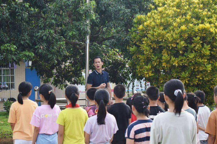 逃出昏暗的地下室